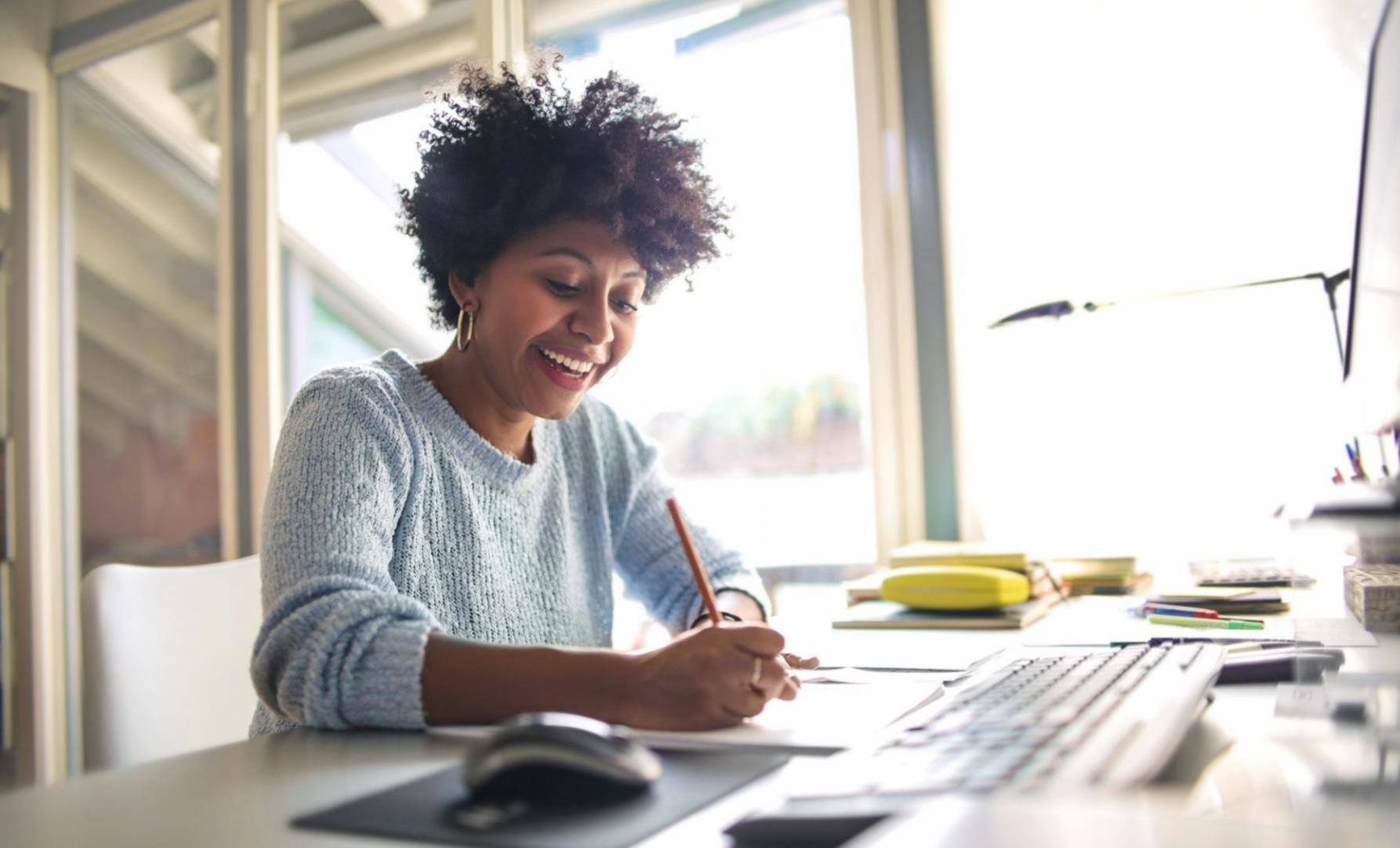 Herramientas de análisis y optimización SEO móvil en uso durante sesión práctica